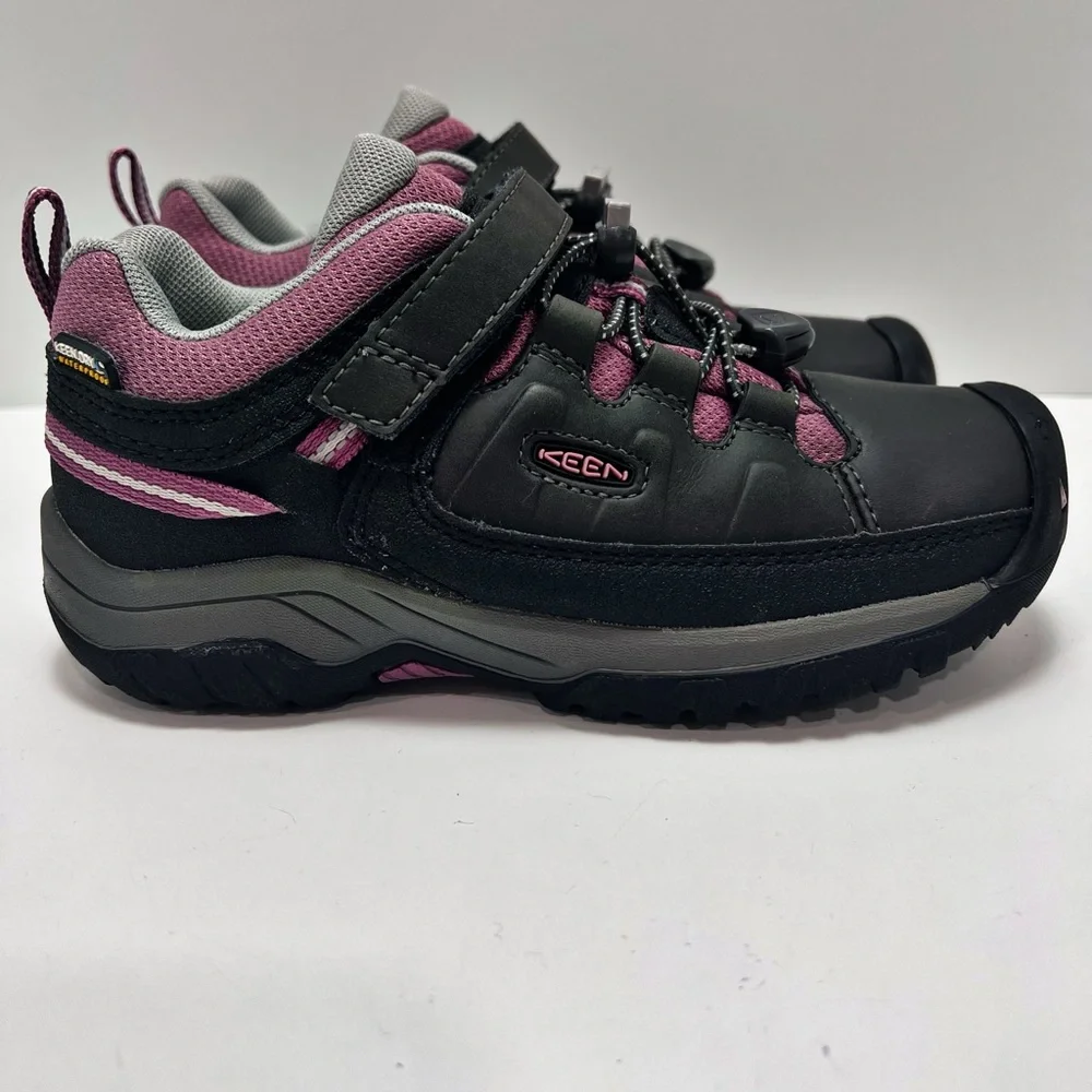 KEEN Kids' Black and Pink Outdoor Sneaker